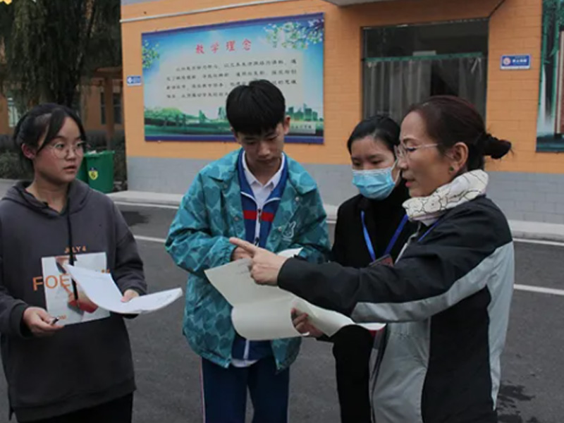 校园大扫除 师生在行动——我校开展校园卫生大扫除行动