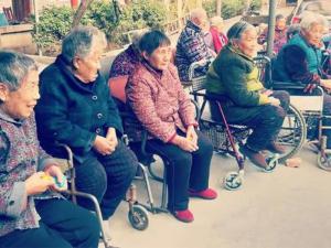 永兴娃娃走进养老院，用心去感受——永兴学校